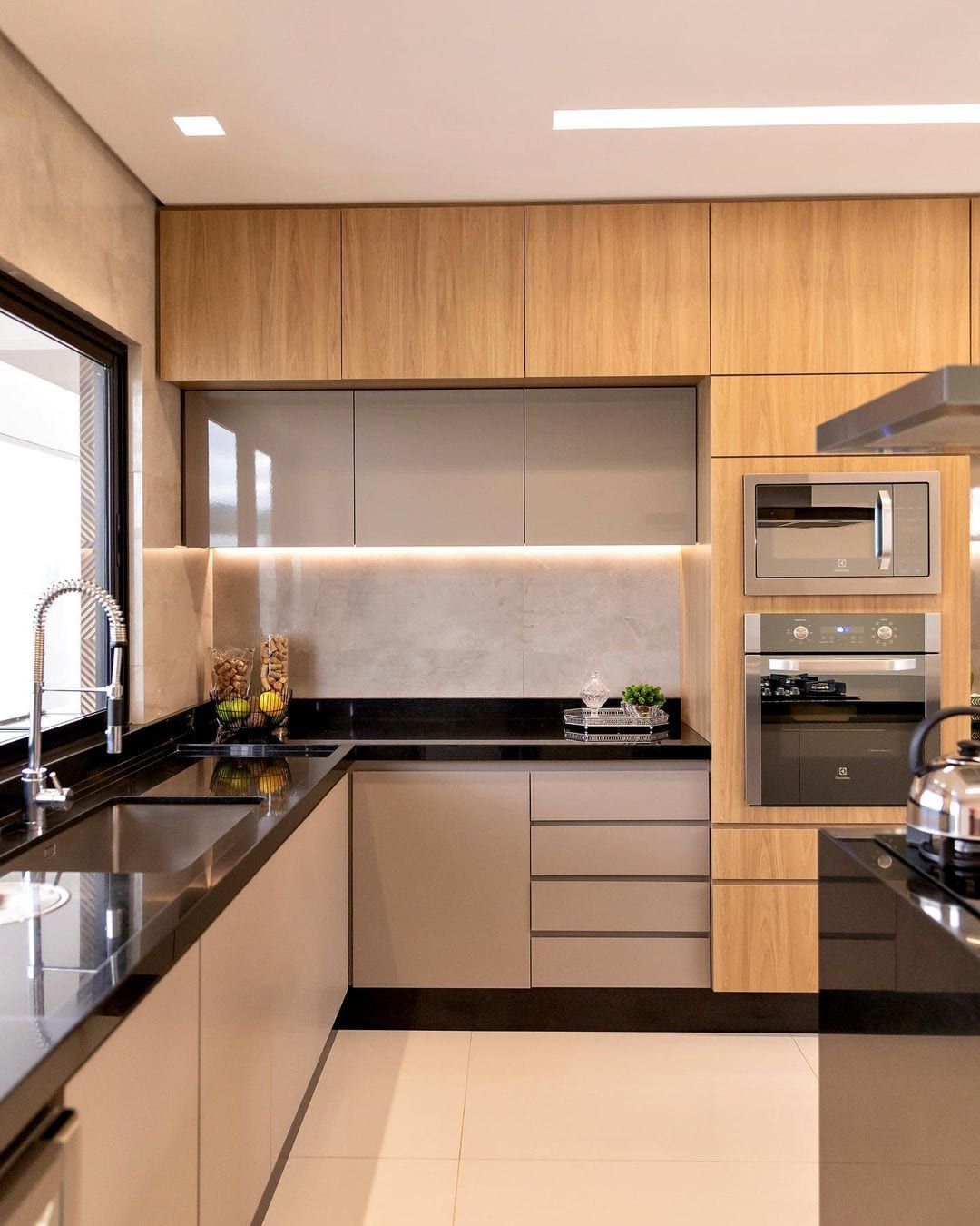 Kitchen cabinet